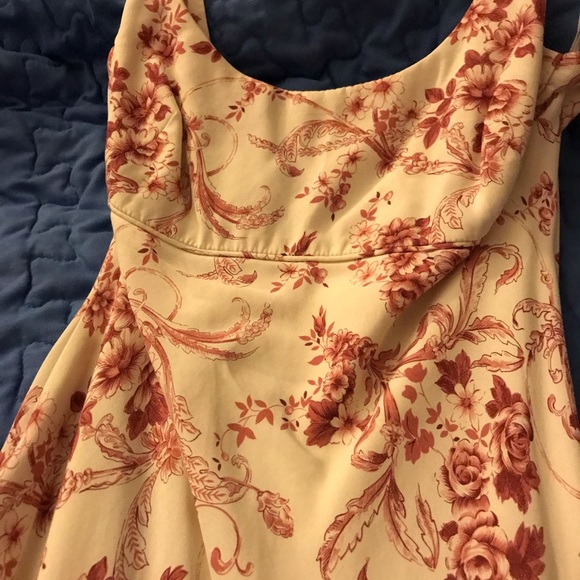 Women’s dress - Picture 2 of 3